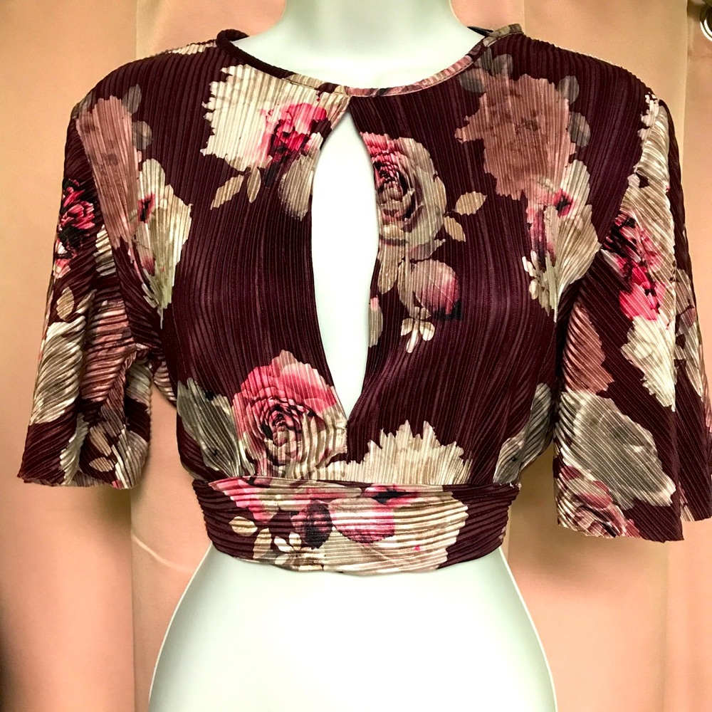 NewLook flower print split burgundy white. Flutter sleeves. Size 2